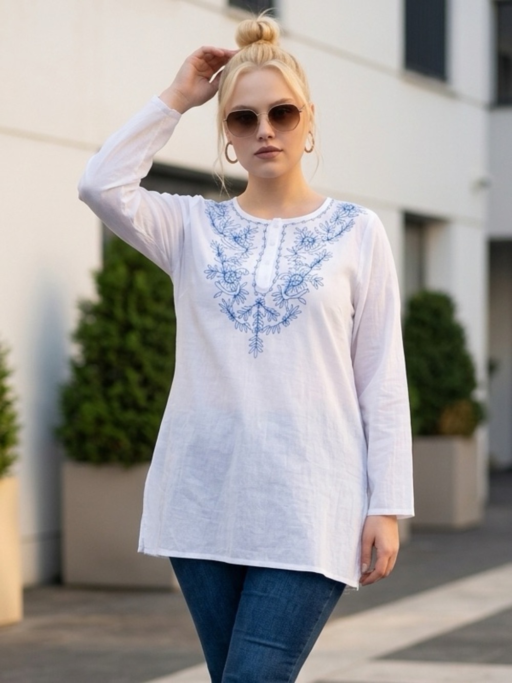 NWT Sakkas Women’s Boho White Long Sleeve Quarter Button Embroidered Design - XL